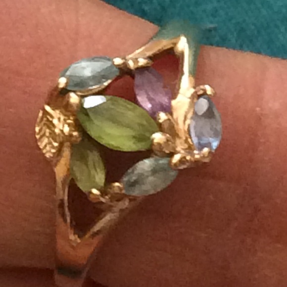 10k gold ring. - Picture 9 of 11